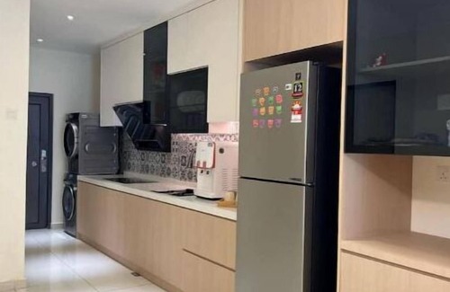 Central District Maison | Entire Cozy Home @ Sutera Mall/Paradign Mall 10pax