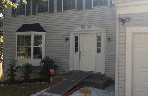Clinton Maison | Entire Cozy House close to MGM, DC, Virginia