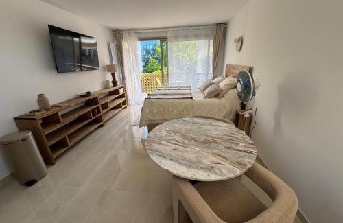 Plateau - Mont-Valerien Appartement | Entire Cozy Studio Walk to La Défense Arena