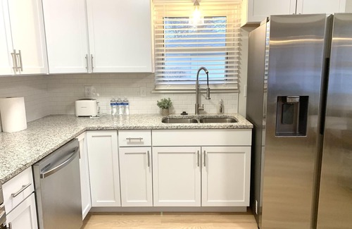 Bexley Maison | Entire, elegant, home in walkable upscale Bexley neighborhood