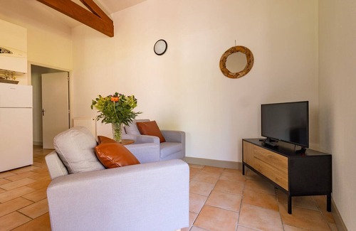 Nerac Maison | Domaine de 3 gîtes - 18 pers- forêt privée, piscine, ping-pong -à 30 min d'Agen