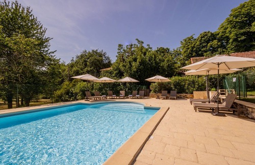 Nerac Maison | Domaine de 3 gîtes - 18 pers- forêt privée, piscine, ping-pong -à 30 min d'Agen