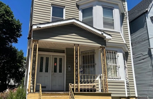 Newark Maison | ENTIRE floor apartment 4 bedrooms Newark New Jersey