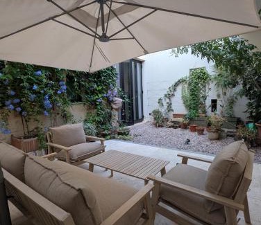 Cospicua Appartement | Entire floor with back yard