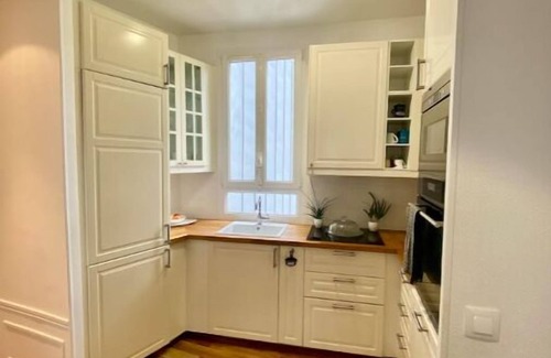 Levallois-Perret Appartement | Entire friendly and family apartment.