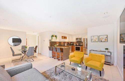 West Vancouver Maison | Entire guest suite - 5 min from the beach
