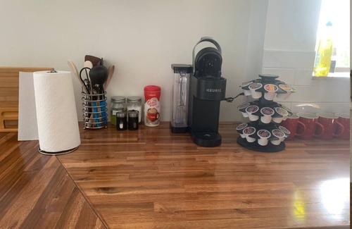 Ladner Appartement | Entire guest suite w/kitchen 2 Bedrooms 3 Beds