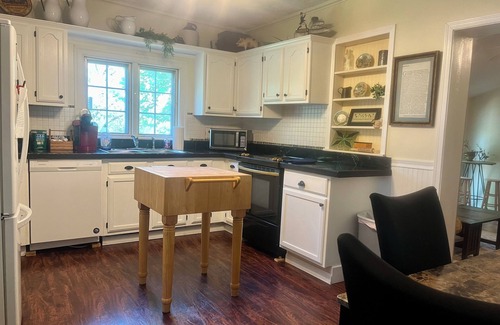 Ono Maison | Large Historic Home in a Small Town - very spacious and perfect for families!