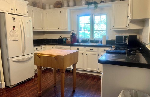 Ono Maison | Large Historic Home in a Small Town - very spacious and perfect for families!