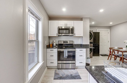 Lynn Maison | Entire Home 2BR 2BTH Quite Area with parking
