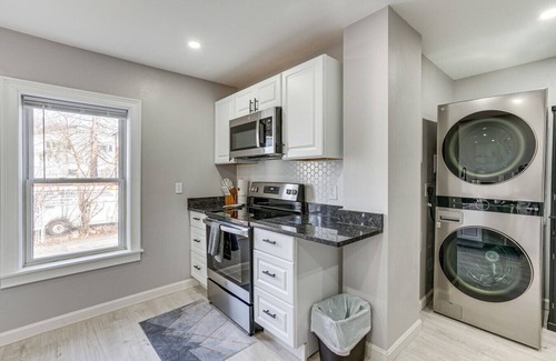 Lynn Maison | Entire Home 2BR 2BTH Quite Area with parking