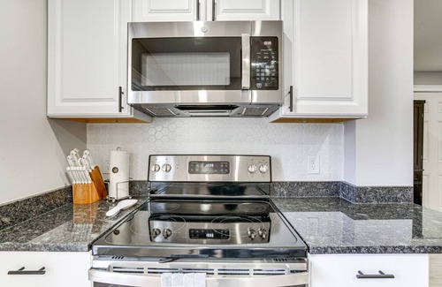 Lynn Maison | Entire Home 2BR 2BTH Quite Area with parking