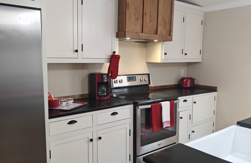 Coker Autre | Entire Home! 3br 2ba sleeps up to 8! Only 9 miles from BryantDenny Roll Tide!