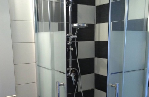 Lodeve Appartement | Logement entier pour 2. 30m2 dans résidence avec terrasse privée de 8m2