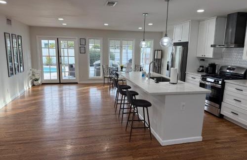 Grantville Maison | Entire home, Heated Pool, Free Parking, WiFi, Pets are allowed