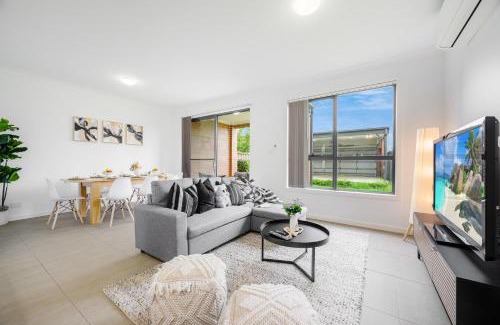 Austral Villa | Entire home in Austral, Australia