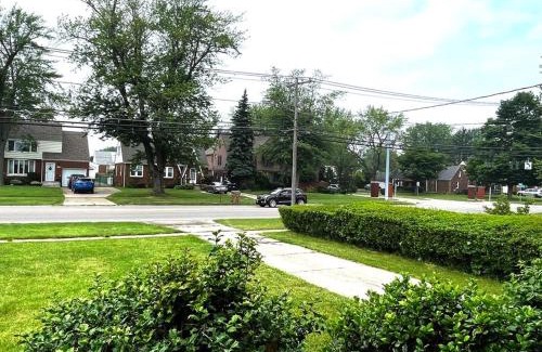 Cheektowaga Maison | Entire Home in Buffalo - 6 Guests 3 Bedroom 1 Bath - Convenient Location - 25min to Niagara Falls