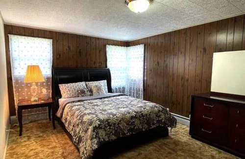 Cheektowaga Maison | Entire Home in Buffalo - 6 Guests 3 Bedroom 1 Bath - Convenient Location - 25min to Niagara Falls