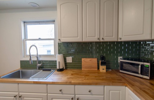 Rocky River Maison | Entire Home in Rocky River, Ohio. Close to westside bars and restaurants!