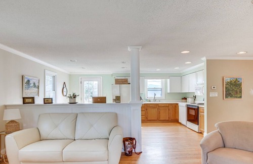 Southern Coast Maison | Entire Home In Saco Maine + GYM 3.5mil to Old Orchard Beach. Coastal Retreat!