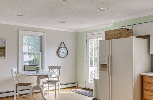 Southern Coast Maison | Entire Home In Saco Maine + GYM 3.5mil to Old Orchard Beach. Coastal Retreat!