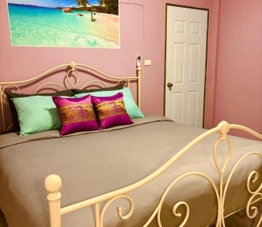 San Phak Wan Maison | Entire Home with King Bed