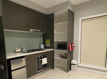 Yarraville Maison | Entire Home with Yard, Perfect for Pets & You!