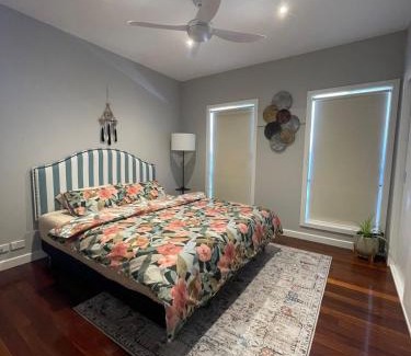 Yarraville Maison | Entire Home with Yard, Perfect for Pets & You!