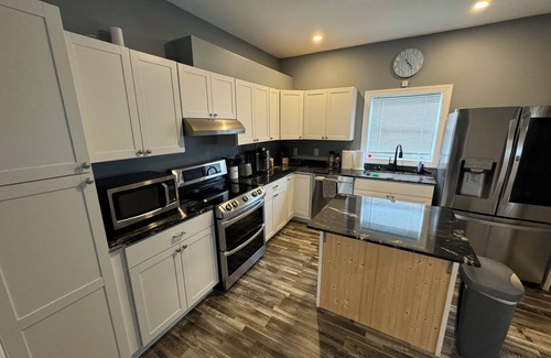 Cortland Maison | Entire house, 6 Bedroom. Newly remodeled duplex house with Central Air!