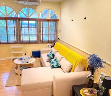 Bangkok Central Business District Maison | Entire House 6 people 3Beds 2Baths near BTS Asoke Terminal21