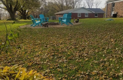Dubuque County Maison | Entire house. Bonus Game Rm. Lg yard w/firepit/driveway/garage.