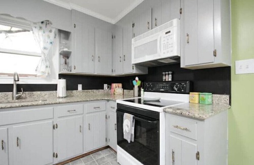 Lynchburg Maison | Entire house in quiet area, close to everything!