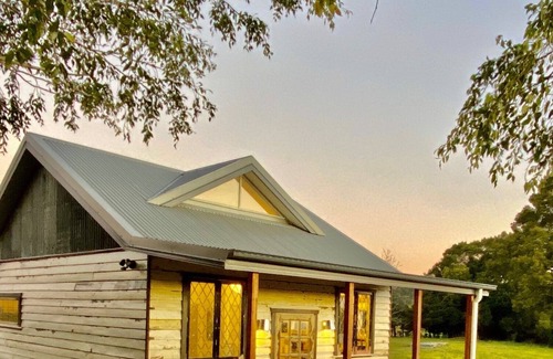 Ewingsdale Cottage | Entire House The Sunset Cottage - Tooraloo Farm Stay