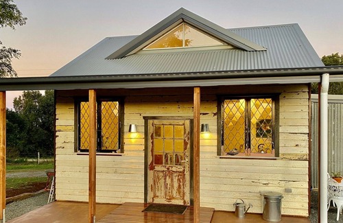 Ewingsdale Cottage | Entire House The Sunset Cottage - Tooraloo Farm Stay