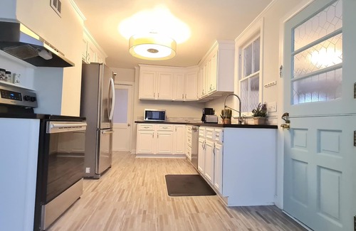 Avon Maison | Entire House w private yard/stone fire pit in Bay Head beach