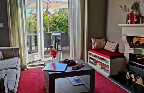 Holwerd Maison | Entire house with a big kitchen and 2 bedrooms "Blomsteech"