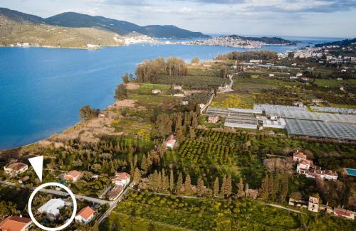 Galatas Maison | Entire house with garden, 70m from the beach.