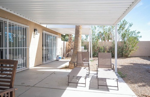 Paradise Maison | Entire House With Heatable Pool Close to Strip!