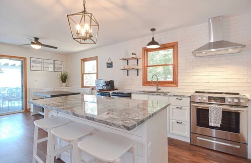 Gilmanton Maison | Entire Lakefront Home with Dock on Sawyer Lake