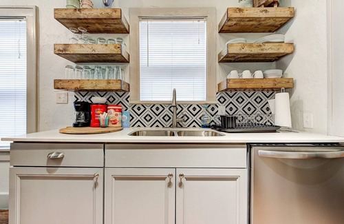 Lincoln Terrace Maison | Entire Lincoln Lodge–by OU Med, Bricktown, Arena