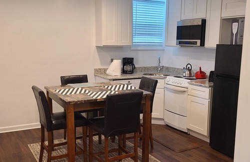 Linden Appartement | Entire Lovely Apt* 5 Miles to EWR* Free Parking