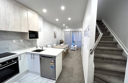 Auckland Maison | Entire Luxury Cosy Townhouse with Master Bedrooms,10 min to Airport/Sylvia Park