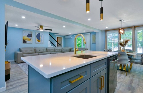 Methuen Maison | Spacious 8-bedroom 2 seperate unit included lux home in tranquil Methuen MA