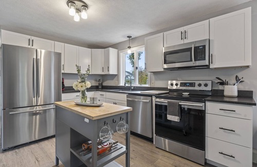 Windham Maison | Entire Modern Chic Home in Windham