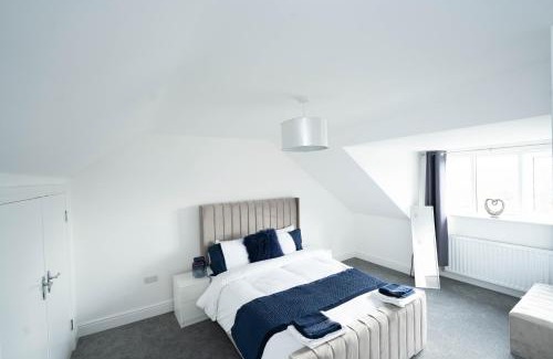 Worksop Maison | Entire Modern Home with Private Parking for 6/8 Persons
