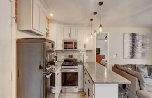 Oro Valley Maison | Entire guesthouse hosted by Karen