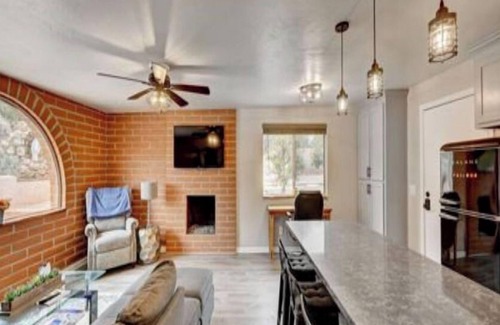 Oro Valley Maison | Entire guesthouse hosted by Karen
