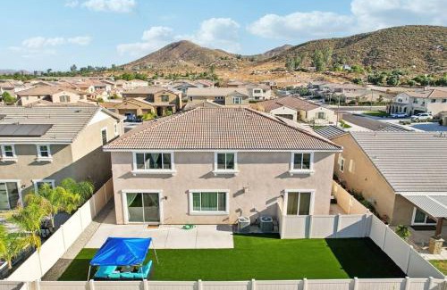Sun City Villa | Entire Private 3k sqft 5-Bedroom House w Gated Yard, Garage, Nice View, Available Now