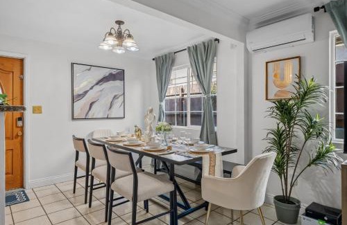 Lincoln Acres Maison | Entire Private 4-Bedroom w Garage & Gated Yard, Near San Diego Gaslamp, Beach, Available Now