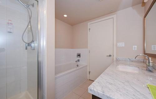 Coquitlam Appartement | Entire Private Guest Suite, 1 parking space